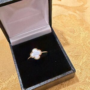18k solid Elegant Gold and White Clover Ring sz 6